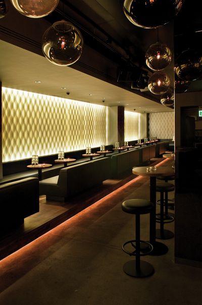 Lamellgardiner, SG 2910, Multi Visio, Room shot "Amber Club", Zurich, Switzerland, Vertical Waves