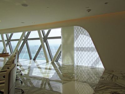 Lamellgardiner, SG 2960, Multi Visio, Room shot "Al Bidda Tower", Doha, Qatar, Vertical Waves
