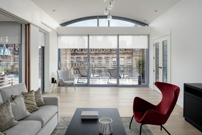 Rullgardiner, SG 4970, Multiscreen 1-10%, The Crescent, Edinburgh, Scotland, UK