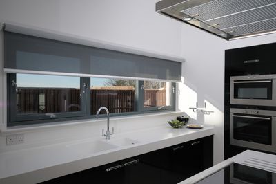 Rullgardiner, SG 4910, Room shot "Kenny Miller Home", Edinburgh, United Kingdom