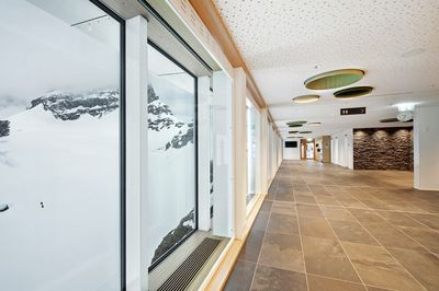 Rullgardiner, SG 4970, Aluscreen Futura 3%, Room shot "Glacier Restaurant Jungfraujoch", Switzerland