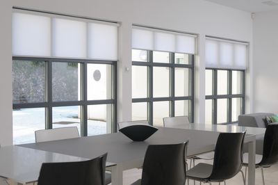 Rullgardiner, SG 4910, Colorama 2, Room shot "Kenny Miller Home", Edinburgh, United Kingdom