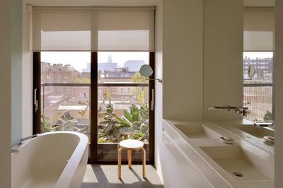 Rullgardiner, SG 4910, Multiscreen 1-10%, Room shot "Bateman's Row Penthouse Apartment", London, United Kingdom